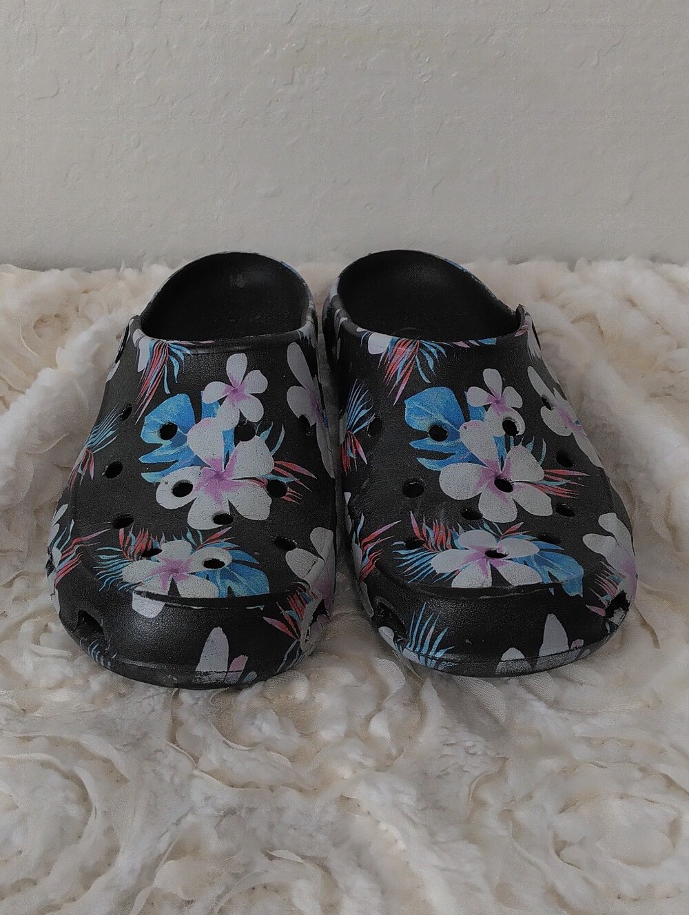 Women's Black Floral Slip-On Clogs - Tropical Print - Picture 6 of 8